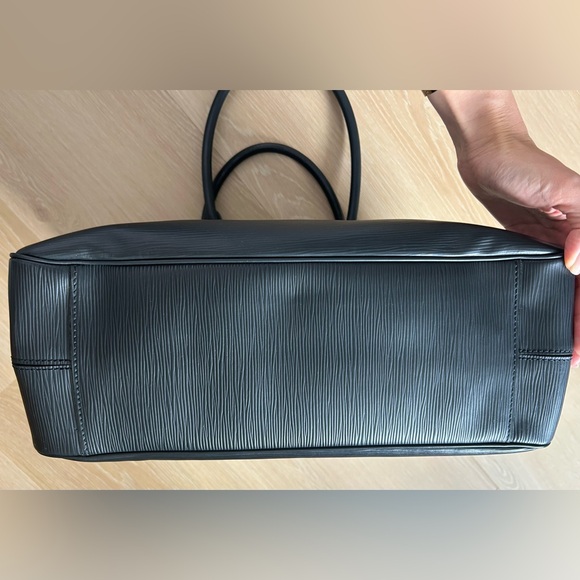 Louis Vuitton Black Epi Leather Passy GM - Picture 4 of 16